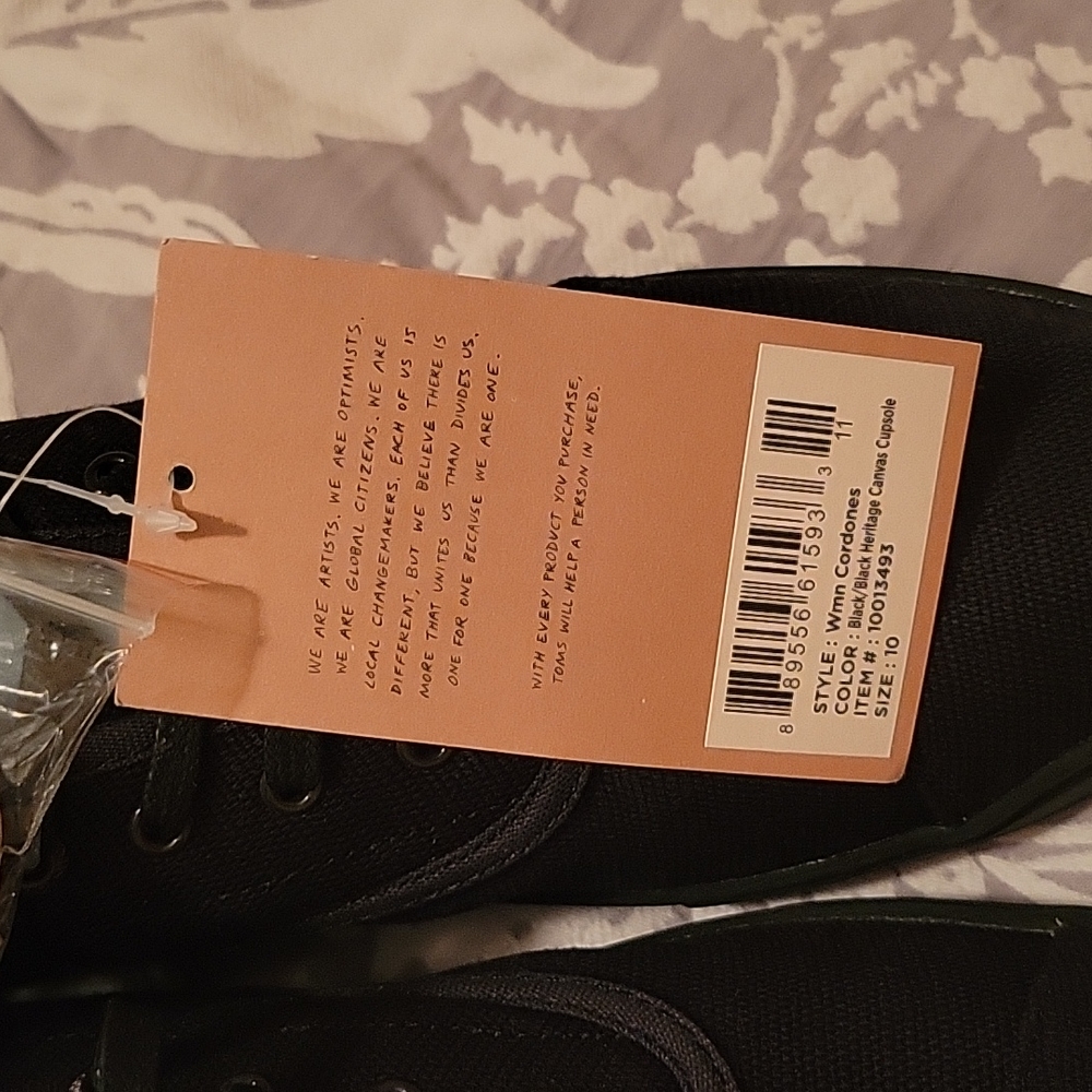 Toms - Picture 6 of 6